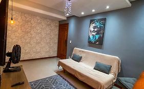 Apartamento c/estacionamento, próximo ao Shopping